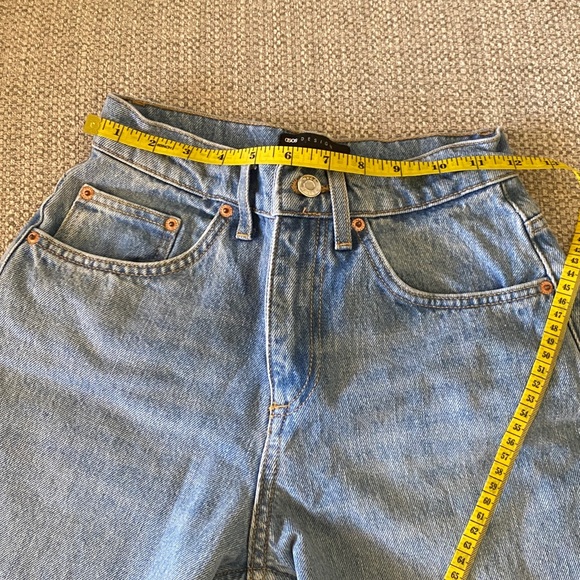 ASOS Petite High Waisted Light Wash Mom Jeans with Rips. Size 23. NWT. - Picture 6 of 12